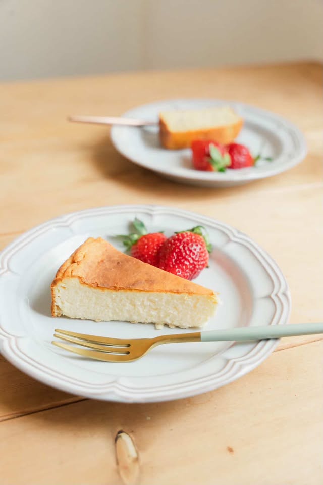 米粉の豆乳ヨーグルトチーズケーキと苺